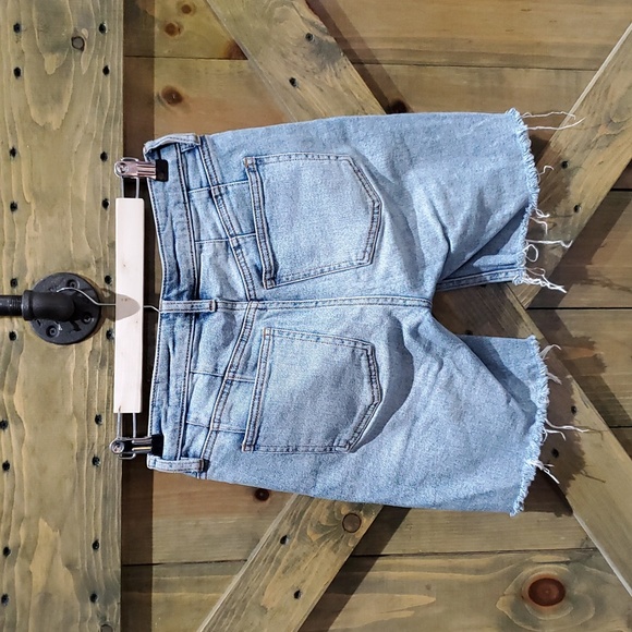 WE THE FREE DENIM JEAN SHORTS RAW HEM SIZE 24 BUTTONFLY FREE PEOPLE - Picture 4 of 7
